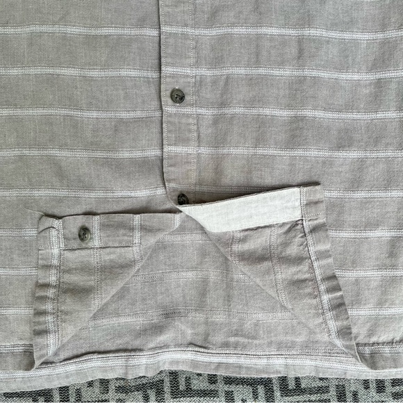 EDDIE BAUER Linen Blend Short Sleeve Button Down - Gray/Beige - 2XL - Picture 4 of 10